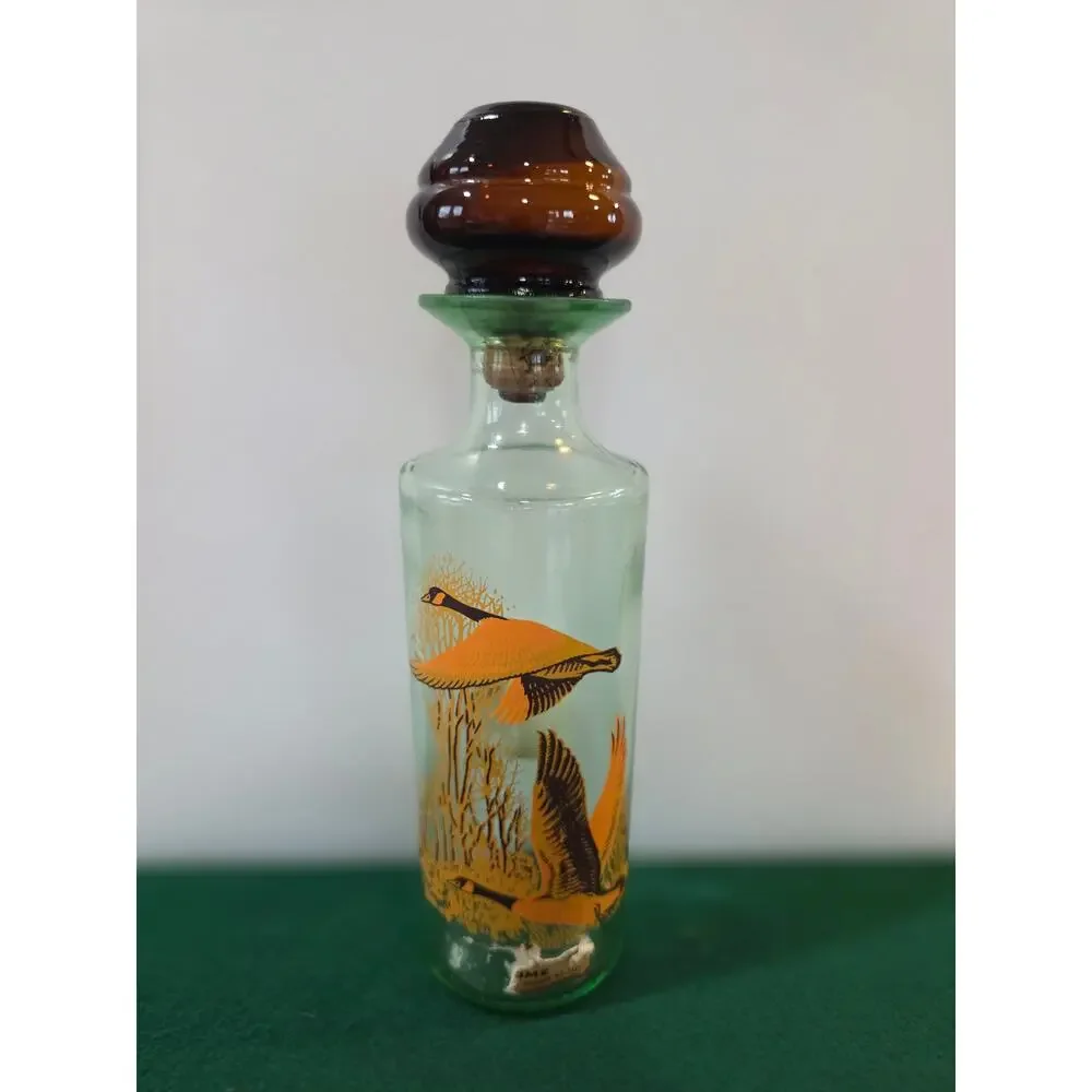 Cabin Still Sportsman Collection Glass Wildlife Decanter Canada Geese motif